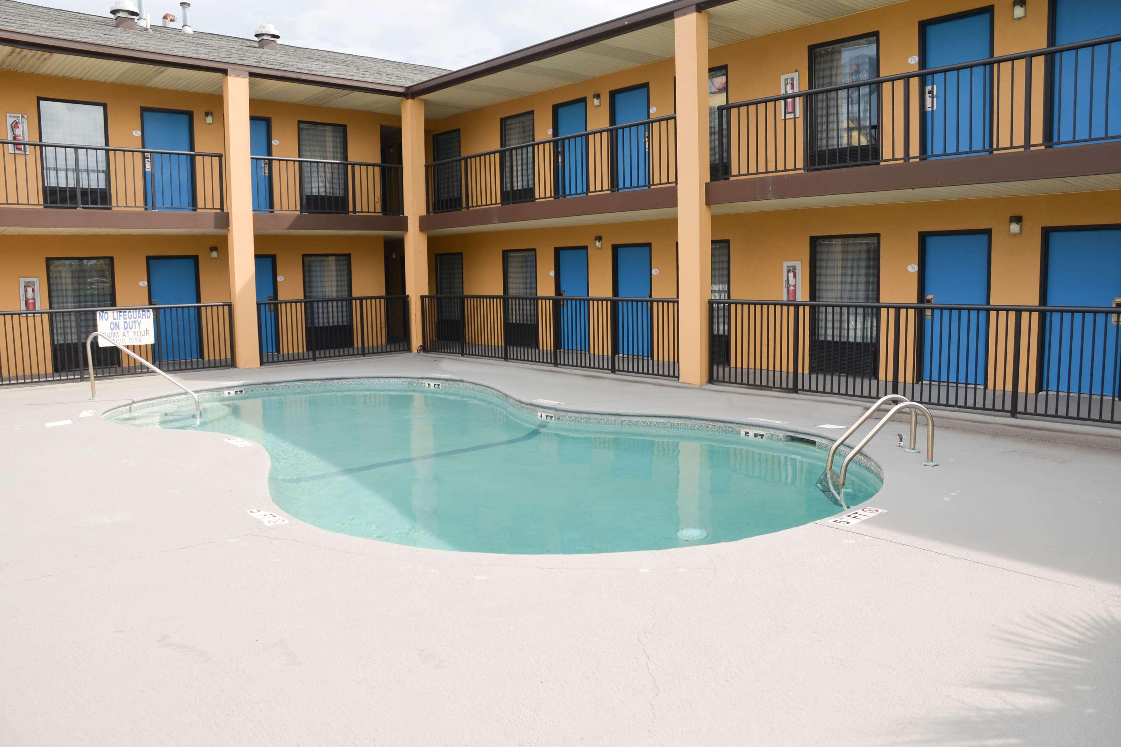 Baymont By Wyndham Santee Motel Exterior photo